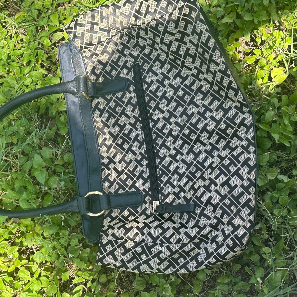 Tommy Hilfiger Black and Gold Patterned Shoulder Bag - Picture 11 of 16